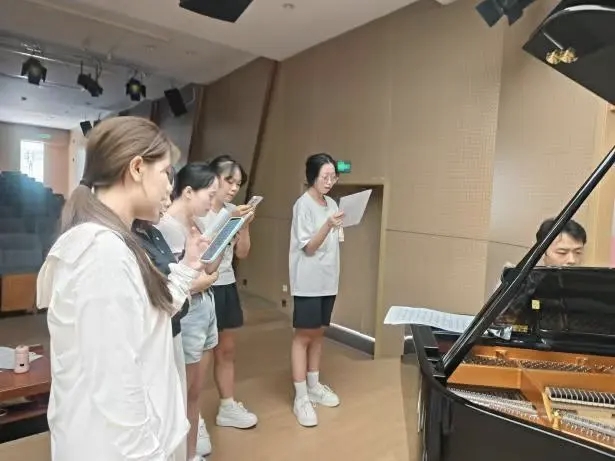 师范学院联动美育工作室以歌声礼赞师者初心