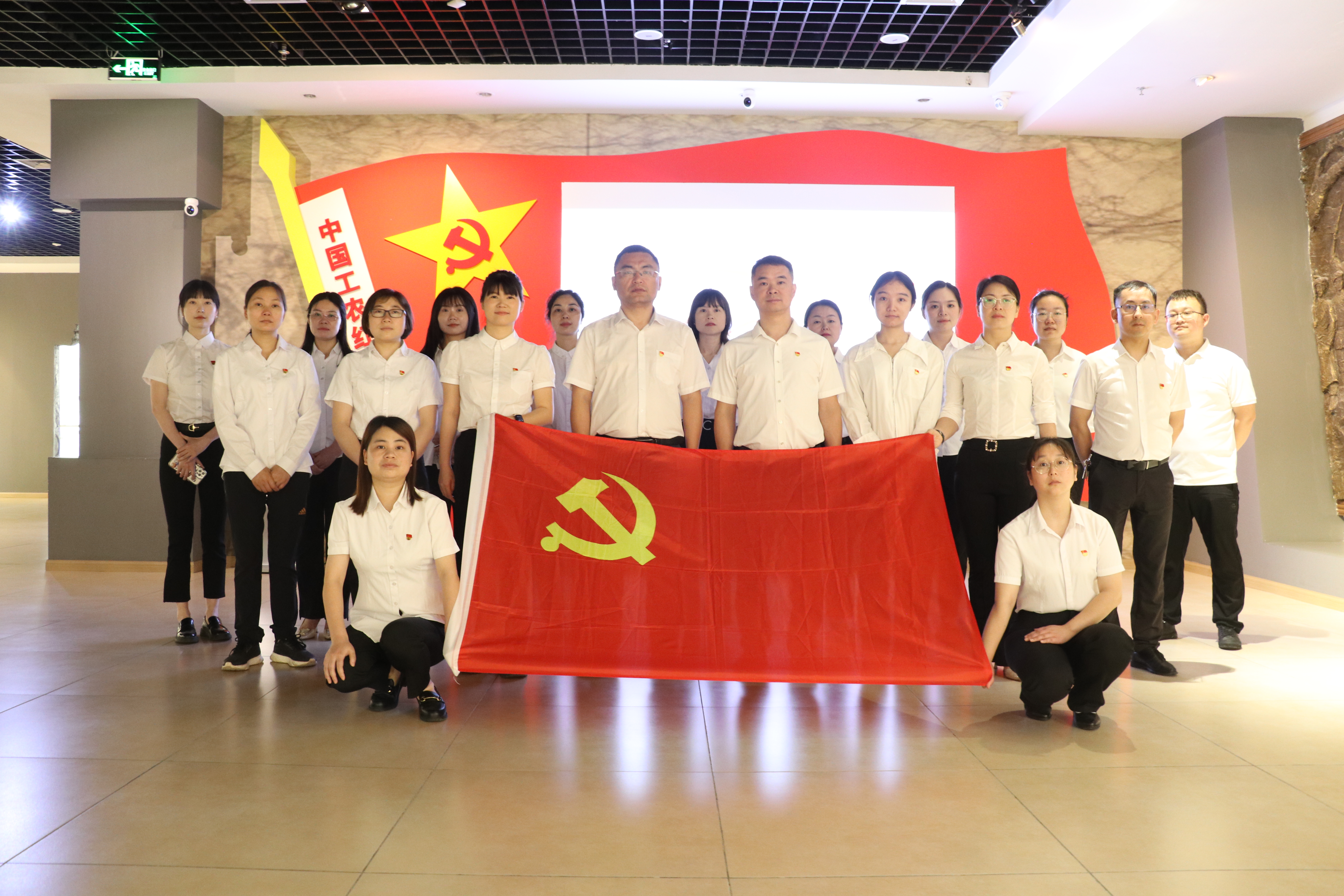 医院党支部赴廉洁文化基地开展“观展悟廉 筑牢医疗清风之基”廉洁教育活动